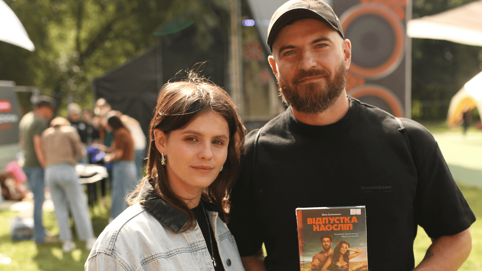 Книжкові рекомендації від зірок: що радять почитати українські актори?