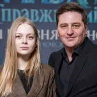 «Мені це навіть трохи заважає»: В’ячеслав Довженко разом з коханою працює на знімальному майданчику «АТП Перевізники»